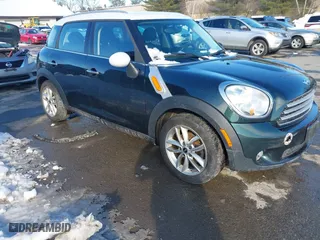 2013 MINI Cooper Countryman with VIN WMWZB3C57DWR35705, listed as a IAAI auction lot 41620080 with 197,884 mi miles. Bid and sale history available at carsss.com. Image 1.