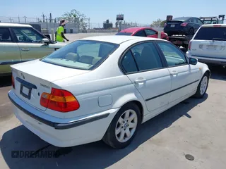 2005 BMW 3 Series 325i with VIN WBAET37475NH06710, listed as a IAAI auction lot 42581829 with 189,453 mi miles and . Bid and sale history available at DreamBid. Image 4.
