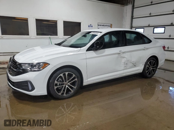 2024 Volkswagen Jetta Sport z VIN 3VWAM7BU9RM092279, wystawiony jako Copart lot #83995304 z przebiegiem 1 439 mil mil oraz Szkoda całkowita • Salvage title. Historia ofert i sprzedaży dostępna na DreamBid. Obrazek 1.