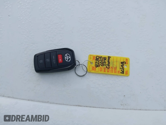 2025 Toyota Camry LE z VIN 4T1DAACK6SU545886, wystawiony jako IAAI lot #42120578 z przebiegiem Nie podano mil oraz . Historia ofert i sprzedaży dostępna na DreamBid. Obrazek 11.