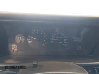 1995 Jeep Grand Cherokee Laredo z VIN 1J4GZ58Y3SC670696, wystawiony jako IAAI lot #42530934 z przebiegiem 165 658 mil mil oraz . Historia ofert i sprzedaży dostępna na DreamBid. Obrazek 7.