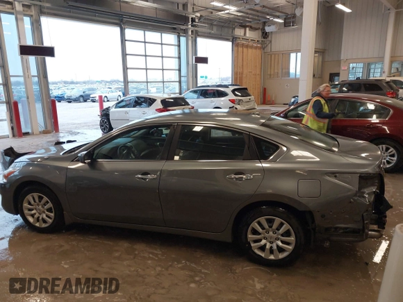 2015 Nissan Altima 2.5 S with VIN 1N4AL3AP8FC266100, listed as a IAAI auction lot 41535510 with 111,566 mi miles. Bid and sale history available at carsss.com. Image 15.