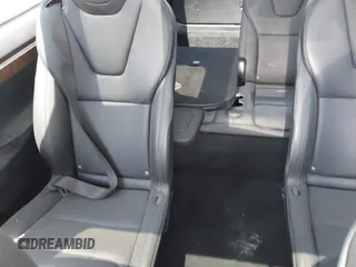 2017 Tesla Model X 90D z VIN 5YJXCBE20HF070252, wystawiony jako IAAI lot #42281644 z przebiegiem 39 362 mil mil oraz . Historia ofert i sprzedaży dostępna na DreamBid. Obrazek 8.