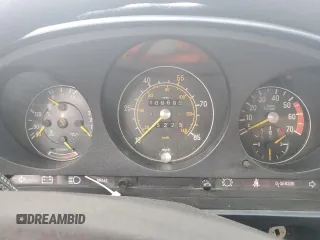 1981 Mercedes-Benz 380 SL z VIN WDBBA45AXBB006683, wystawiony jako Copart lot #50946465 z przebiegiem 109 694 mil mil oraz Nie do naprawy • Non repairable. Historia ofert i sprzedaży dostępna na DreamBid. Obrazek 9.