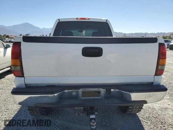 2002 GMC Sierra 1500HD SLE z VIN 1GTGK13U22F213058, wystawiony jako Copart lot #67418174 z przebiegiem 178 940 mil mil oraz Szkody całkowita. Historia ofert i sprzedaży dostępna na DreamBid. Obrazek 6.