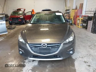 2015 Mazda 3 i Grand Touring z VIN JM1BM1M70F1222597, wystawiony jako IAAI lot #41960987 z przebiegiem 40 841 mil mil oraz . Historia ofert i sprzedaży dostępna na DreamBid. Obrazek 12.