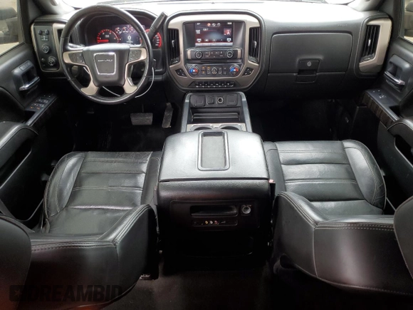 2015 GMC Sierra 3500HD Denali z VIN 1GT424E80FF506967, wystawiony jako Copart lot #49715055 z przebiegiem 191 033 mil mil oraz Czysty tytuł • Clean title. Historia ofert i sprzedaży dostępna na DreamBid. Obrazek 8.