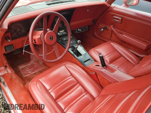 1978 Chevrolet Corvette z VIN 1Z87L8S437007, wystawiony jako Copart lot #72957804 z przebiegiem 84 491 mil mil oraz Czysty tytuł • Clean title. Historia ofert i sprzedaży dostępna na DreamBid. Obrazek 8.