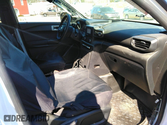 2020 Ford Police Interceptor Utility z VIN 1FM5K8AB0LGD09716, wystawiony jako IAAI lot #41772403 z przebiegiem 106 253 mil mil oraz . Historia ofert i sprzedaży dostępna na DreamBid. Obrazek 5.