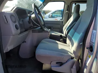2010 Ford Econoline Passenger XL с VIN 1FBNE3BL1ADA45544, выставлен на аукционе Copart как лот 46173945 с пробегом 81 132 миль миль и Списание • Salvage title. История ставок и продаж доступна на DreamBid. Изображение 7.