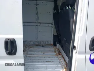 2018 Ram ProMaster Cargo z VIN 3C6TRVDG0JE144400, wystawiony jako IAAI lot #42287423 z przebiegiem 124 891 mil mil oraz . Historia ofert i sprzedaży dostępna na DreamBid. Obrazek 8.