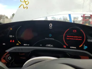2021 Porsche Taycan 4S z VIN WP0AB2Y14MSA42272, wystawiony jako Copart lot #38038033 z przebiegiem 8 041 mil mil oraz . Historia ofert i sprzedaży dostępna na DreamBid. Obrazek 9.