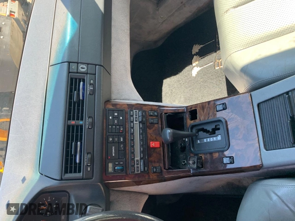 1992 Mercedes-Benz 500 с VIN WDBFA66EXNF052820, выставлен на аукционе Copart как лот 46752965 с пробегом 113 571 миль миль и Чистый • Clean title. История ставок и продаж доступна на DreamBid. Изображение 9.