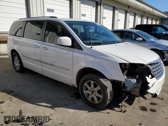 2010 Chrysler Town & Country Touring with VIN 2A4RR5D18AR373236, listed as a Copart auction lot 50082795 with 281,112 mi miles and Salvage Title. Bid and sale history available at DreamBid. Image 4.