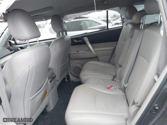 2011 Toyota Highlander with VIN 5TDZK3EH2BS024396, listed as a IAAI auction lot 41009975 with 188,597 mi miles. Bid and sale history available at carsss.com. Image 8.