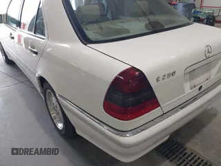 1998 Mercedes-Benz C 230/260/280/320 с VIN WDBHA23G4WA593965, выставлен на аукционе IAAI как лот 42104578 с пробегом 268 327 миль миль и . История ставок и продаж доступна на DreamBid. Изображение 6.