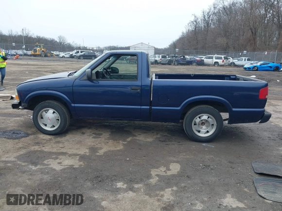 2003 GMC Sonoma SLS with VIN 1GTCS14H138228849, listed as a IAAI auction lot 41541363 with 217,969 mi miles. Bid and sale history available at carsss.com. Image 14.
