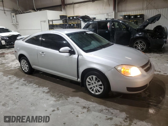 2007 Chevrolet Cobalt LT z VIN 1G1AL15F677341170, wystawiony jako Copart lot #55021405 z przebiegiem 226 669 mil mil oraz Szkoda całkowita • Salvage title. Historia ofert i sprzedaży dostępna na DreamBid. Obrazek 4.