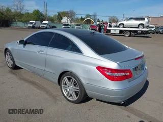 2010 Mercedes-Benz E-Class E 350 with VIN WDDKJ5GB8AF019412, listed as a IAAI auction lot 42099100 with 162,473 mi miles. Bid and sale history available at carsss.com. Image 3.