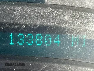 2003 Chevrolet Silverado 2500 Work Truck z VIN 1GCGC24U63Z189896, wystawiony jako IAAI lot #42239994 z przebiegiem 133 804 mil mil oraz . Historia ofert i sprzedaży dostępna na DreamBid. Obrazek 1.