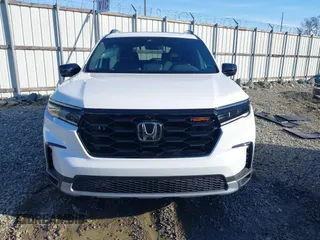 2025 Honda Pilot TrailSport with VIN 5FNYG1H63SB051817, listed as a IAAI auction lot 41434021 with 895 mi miles. Bid and sale history available at carsss.com. Image 12.