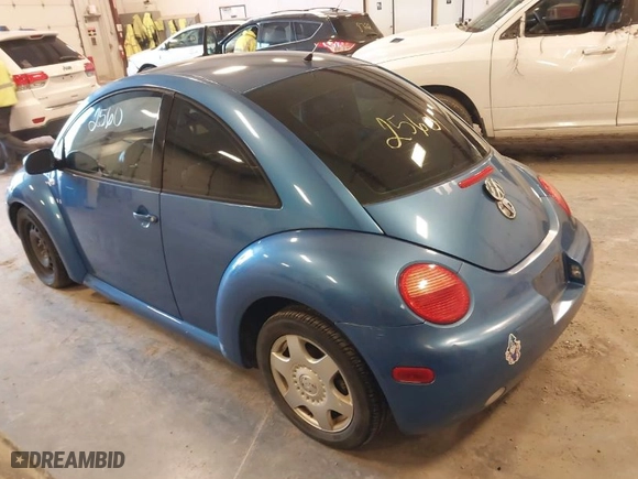 2001 Volkswagen New Beetle GLS with VIN 3VWCS21C21M433827, listed as a IAAI auction lot 41952560 with 128,220 mi miles. Bid and sale history available at carsss.com. Image 3.