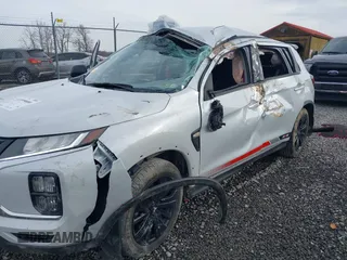 2023 Mitsubishi Outlander ES z VIN JA4ARUAUXPU007733, wystawiony jako IAAI lot #41899000 z przebiegiem 12 612 mil mil oraz . Historia ofert i sprzedaży dostępna na DreamBid. Obrazek 6.