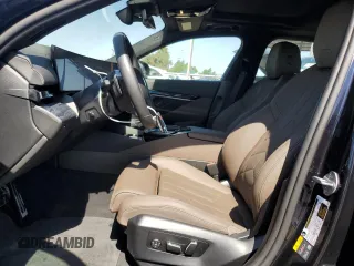 2024 BMW i5 eDrive40 z VIN WBY33FK04RCR21619, wystawiony jako Copart lot #71286594 z przebiegiem 6270 mil mil oraz Szkody całkowita. Historia ofert i sprzedaży dostępna na DreamBid. Obrazek 7.