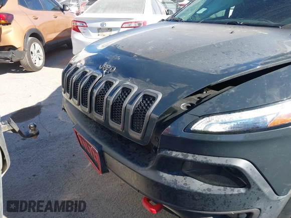 2017 Jeep Cherokee Trailhawk L Plus with VIN 1C4PJMBBXHW634944, listed as a IAAI auction lot 41022673 with 116,542 mi miles. Bid and sale history available at carsss.com. Image 6.