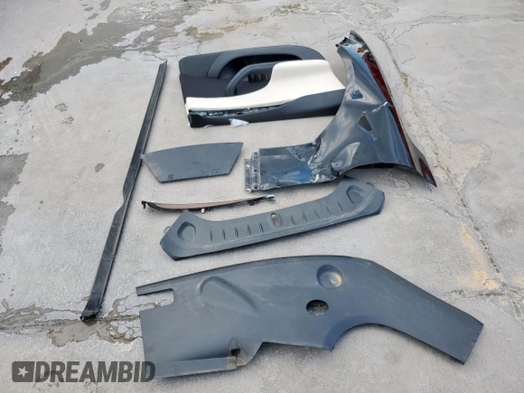 2022 Tesla Model S с VIN 5YJSA1E50NF492117, выставлен на аукционе Copart как лот 54307855 с пробегом 42 940 миль миль и Списание • Salvage title. История ставок и продаж доступна на DreamBid. Изображение 12.