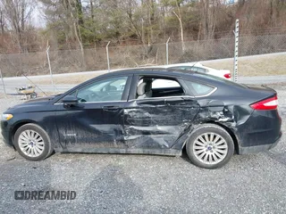 2015 Ford Fusion S Hybrid with VIN 3FA6P0UU8FR283233, listed as a IAAI auction lot 41501282 with 190,809 mi miles. Bid and sale history available at carsss.com. Image 14.