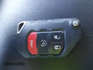 2021 Jeep Gladiator Overland z VIN 1C6HJTFG3ML552660, wystawiony jako IAAI lot #41636232 z przebiegiem 37 769 mil mil oraz . Historia ofert i sprzedaży dostępna na DreamBid. Obrazek 11.