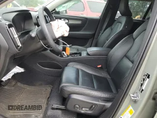 2023 Volvo XC40 Plus Dark Theme с VIN YV4L12UW6P2050773, выставлен на аукционе Copart как лот 62941745 с пробегом 39 865 миль миль и Списание • Salvage title. История ставок и продаж доступна на DreamBid. Изображение 7.