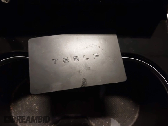 2019 Tesla Model 3 Mid Range z VIN 5YJ3E1EA5KF317542, wystawiony jako IAAI lot #42050461 z przebiegiem 55 054 mil mil oraz . Historia ofert i sprzedaży dostępna na DreamBid. Obrazek 11.