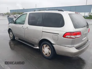 2001 Toyota Sienna LE with VIN 4T3ZF13CX1U400520, listed as a IAAI auction lot 41725348 with 258,267 mi miles. Bid and sale history available at carsss.com. Image 3.