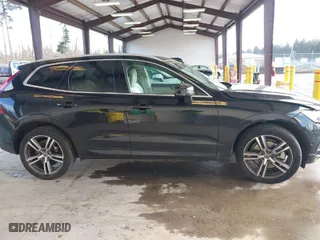 2018 Volvo XC60 Momentum with VIN LYVA22RKXJB101579, listed as a IAAI auction lot 41722082 with 33,579 mi miles. Bid and sale history available at carsss.com. Image 13.