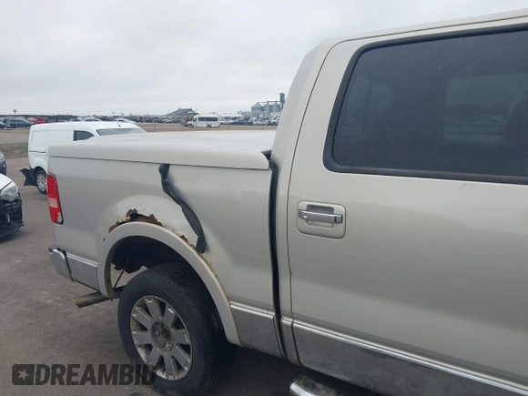 2006 Lincoln Mark LT with VIN 5LTPW185X6FJ17249, listed as a IAAI auction lot 42146867 with 1 mi miles. Bid and sale history available at carsss.com. Image 6.
