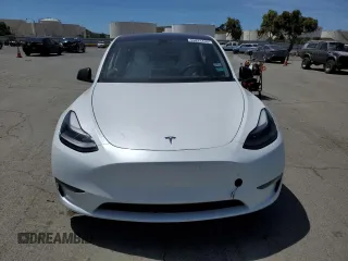2022 Tesla Model Y Performance z VIN 7SAYGDEF6NF397082, wystawiony jako Copart lot #55823435 z przebiegiem Nie podano mil oraz Szkoda całkowita • Salvage title. Historia ofert i sprzedaży dostępna na DreamBid. Obrazek 5.