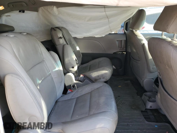 2015 Toyota Sienna XLE с VIN 5TDYK3DC2FS573488, выставлен на аукционе Copart как лот 44770774 с пробегом 158 502 миль миль и Списание • Salvage title. История ставок и продаж доступна на DreamBid. Изображение 11.