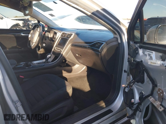 2014 Ford Fusion SE with VIN 1FA6P0HD6E5361164, listed as a IAAI auction lot 41647517 with 133,521 mi miles. Bid and sale history available at carsss.com. Image 5.