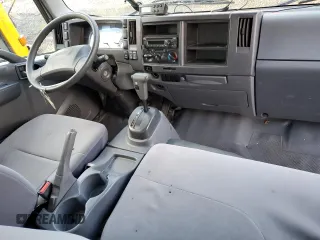 2019 Isuzu NQR IBT PWL with VIN JALE5W167K7304416, listed as a Copart auction lot 44810974 with 121,819 mi miles and Salvage Title. Bid and sale history available at carsss.com. Image 8.