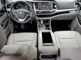 2017 Toyota Highlander LE with VIN 5TDZZRFH7HS226821, listed as a Copart auction lot 47089555 with 101,192 mi miles and Salvage title. Bid and sale history available at DreamBid. Image 8.