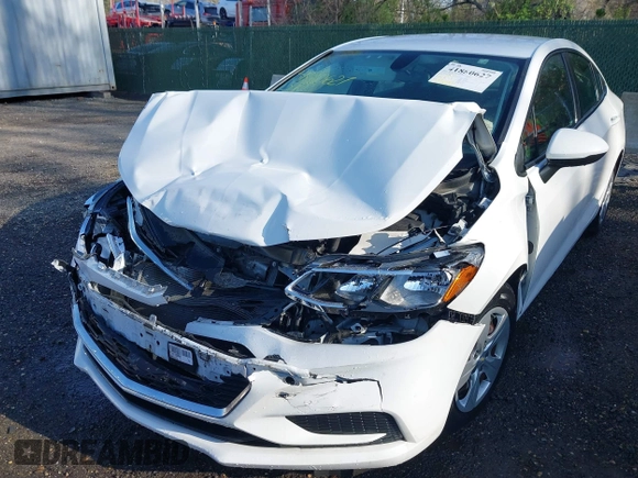 2017 Chevrolet Cruze LS z VIN 1G1BC5SM1H7252008, wystawiony jako IAAI lot #41880627 z przebiegiem 104 693 mil mil oraz . Historia ofert i sprzedaży dostępna na DreamBid. Obrazek 6.