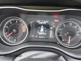 2020 Jeep Cherokee Latitude с VIN 1C4PJLCB8LD606699, выставлен на аукционе IAAI как лот 42281596 с пробегом 46 070 миль миль и . История ставок и продаж доступна на DreamBid. Изображение 7.