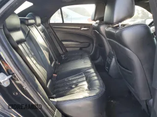 2015 Chrysler 300 S z VIN 2C3CCABT5FH736071, wystawiony jako Copart lot #52608825 z przebiegiem 189 263 mil mil oraz Nie do naprawy • Non repairable. Historia ofert i sprzedaży dostępna na DreamBid. Obrazek 10.