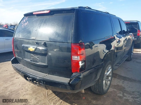 2014 Chevrolet Suburban LT with VIN 1GNSKJE7XER164316, listed as a IAAI auction lot 41306117 with 240,445 mi miles. Bid and sale history available at carsss.com. Image 4.