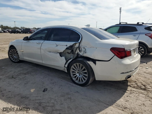 2013 BMW 7 Series 740Li with VIN WBAYE4C58DD137041, listed as a Copart auction lot 42958295 with 209,290 mi miles and Salvage Title. Bid and sale history available at carsss.com. Image 2.