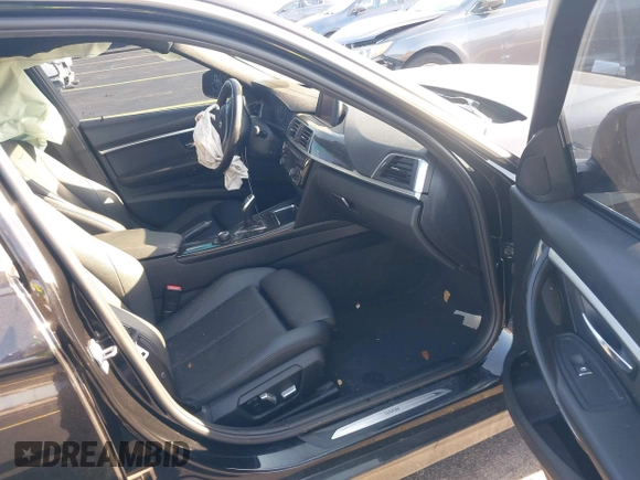 2018 BMW 3 Series 330i xDrive с VIN WBA8D9C53JA616383, выставлен на аукционе IAAI как лот 42319253 с пробегом 89 297 миль миль и . История ставок и продаж доступна на DreamBid. Изображение 5.
