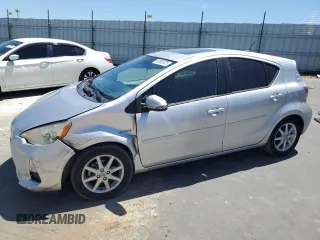 2013 Toyota Prius One z VIN JTDKDTB34D1039759, wystawiony jako Copart lot #58096925 z przebiegiem 81 708 mil mil oraz Szkoda całkowita • Salvage title. Historia ofert i sprzedaży dostępna na DreamBid. Obrazek 1.