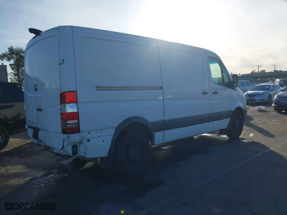 2018 Mercedes-Benz Sprinter Cargo Van Worker with VIN WD3PE7CD2JP615790, listed as a IAAI auction lot 41227785 with 261,158 mi miles. Bid and sale history available at carsss.com. Image 4.
